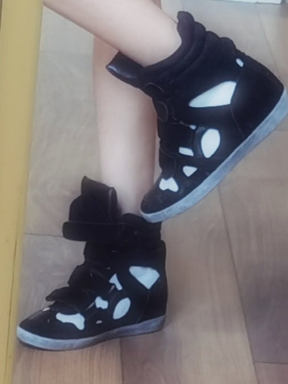 Hidden wedge platform heel sneakers shoes Black white size 9
